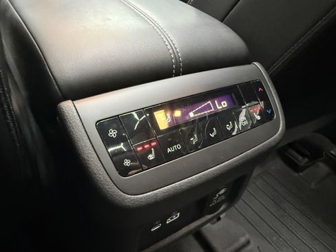 Used 2023 Nissan Pathfinder SL AWD/4WD image 24