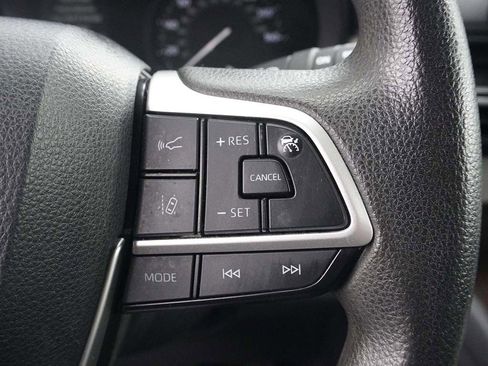 Used 2021 Toyota Sienna LE image 38