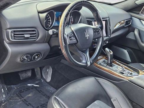 Used 2019 Maserati Levante GranLusso AWD/4WD image 10