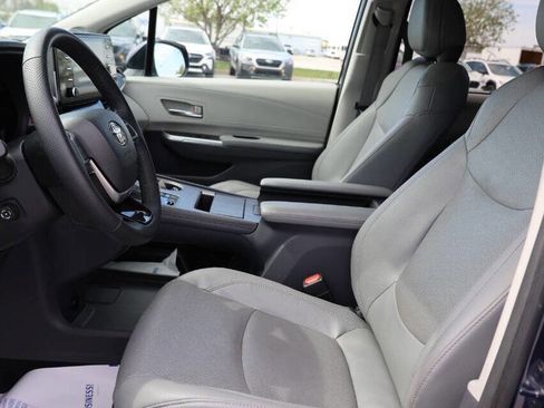 Used 2023 Toyota Sienna Limited AWD/4WD image 13