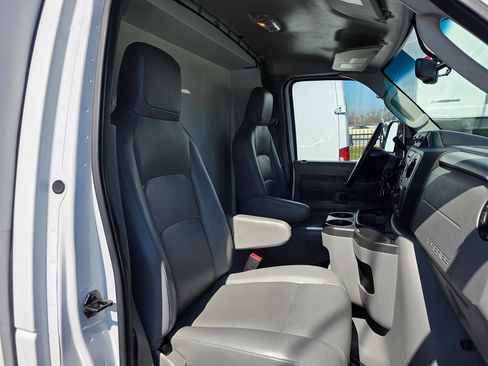 Used 2019 Ford E-350 and Econoline 350 Super Duty w/ Power Windows & Locks Group image 9