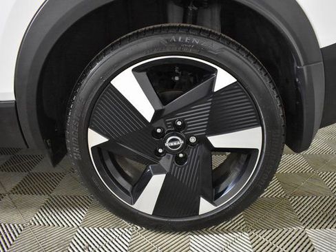 Certified 2025 Nissan Kicks SR w/ Illumination Package image 39