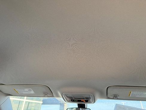 Used 2021 Chevrolet Traverse LS image 15