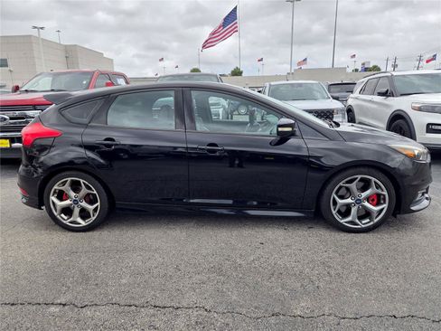 Used 2017 Ford Focus ST w/ Equipment Group 401A FWD image 4