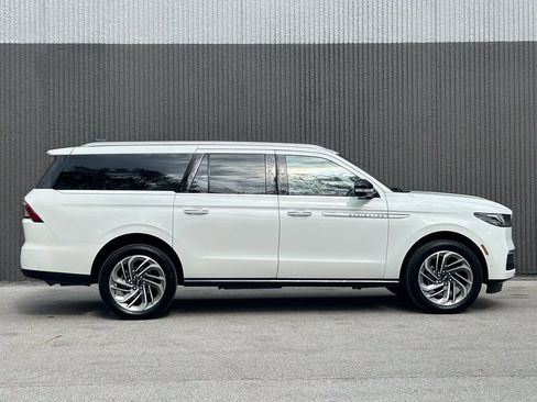 Certified 2025 Lincoln Navigator L Reserve AWD/4WD image 7