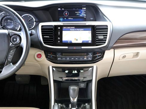 Used 2016 Honda Accord Touring image 17