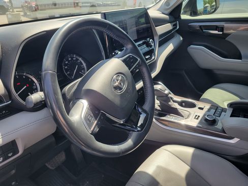 Used 2020 Toyota Highlander Limited AWD/4WD image 6
