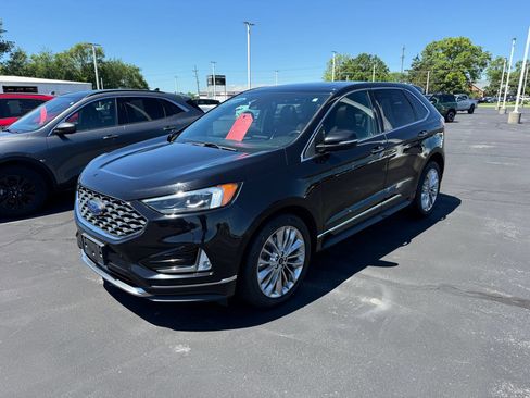 Used 2022 Ford Edge Titanium w/ Equipment Group 301A AWD/4WD image 2
