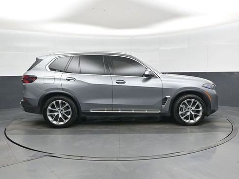 Used 2025 BMW X5 xDrive40i AWD/4WD image 2