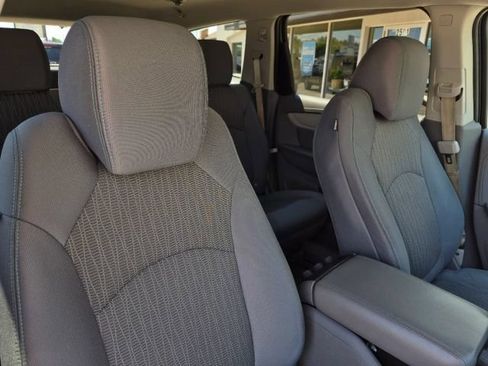 Used 2017 Chevrolet Traverse LT FWD image 17
