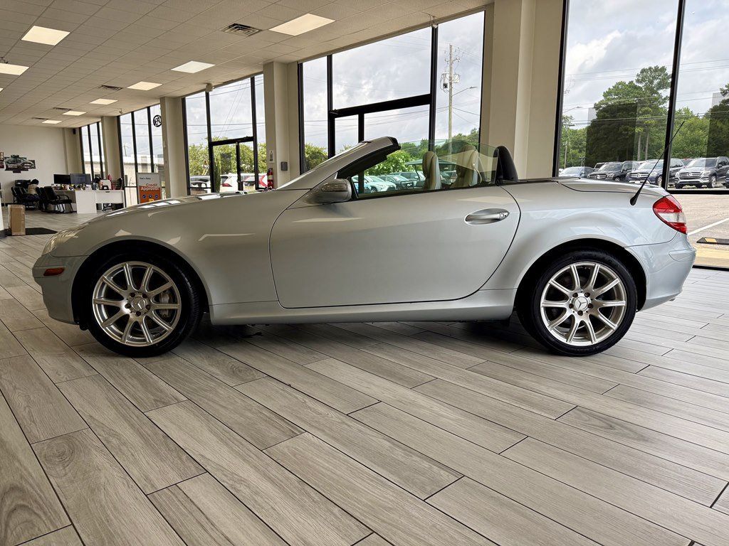 Used 2005 Mercedes-Benz SLK 350 image 4