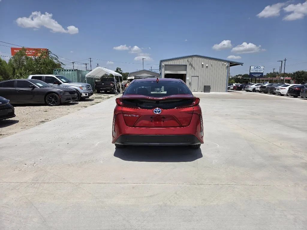 Used 2017 Toyota Prius Prime Advanced FWD image 6