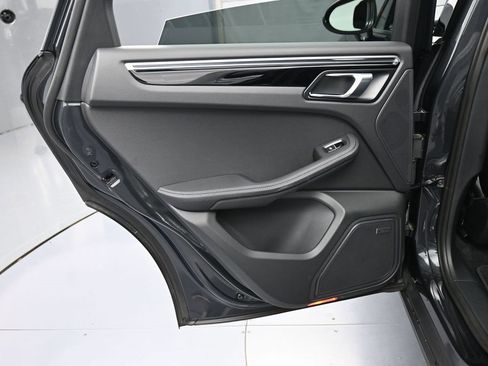 Certified 2025 Porsche Macan image 22