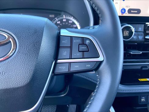 Certified 2025 Toyota Highlander XLE image 23