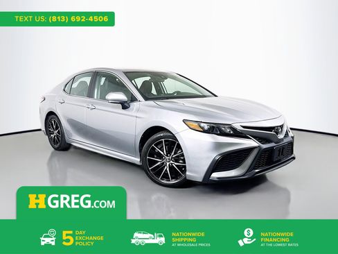 Used 2024 Toyota Camry SE image 1