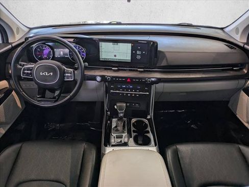 Used 2024 Kia Carnival EX FWD image 17