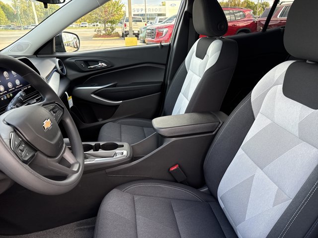 New 2026 Chevrolet Trax LS w/ LS Convenience Package FWD image 5
