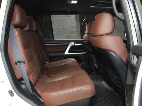 Used 2019 Toyota Land Cruiser w/ Four Season Floor Mat Package image 46