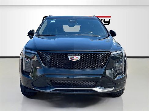 Used 2024 Cadillac XT4 Sport image 2