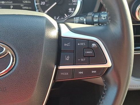 Used 2023 Toyota Highlander LE image 26