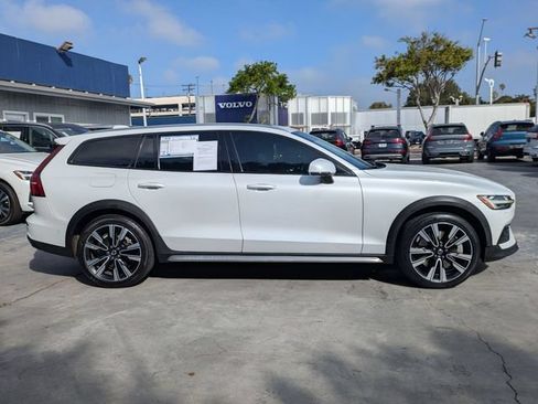 Used 2020 Volvo V60 T5 Cross Country AWD/4WD image 2