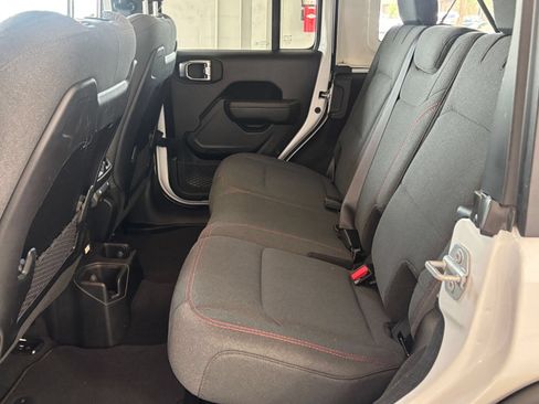 Used 2025 Jeep Wrangler Unlimited Rubicon AWD/4WD image 25
