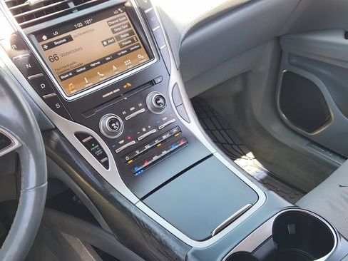 Used 2019 Lincoln Nautilus Reserve FWD image 18