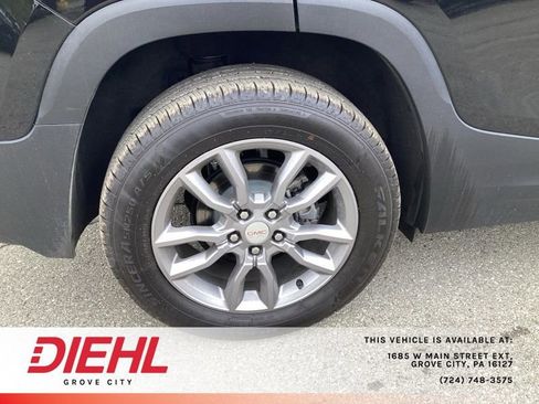 Used 2024 GMC Terrain SLT AWD/4WD image 9