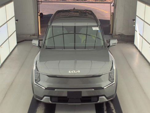 Used 2024 Kia EV9 Light Long Range RWD image 3