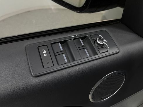 Used 2017 Land Rover Range Rover Sport HSE image 16