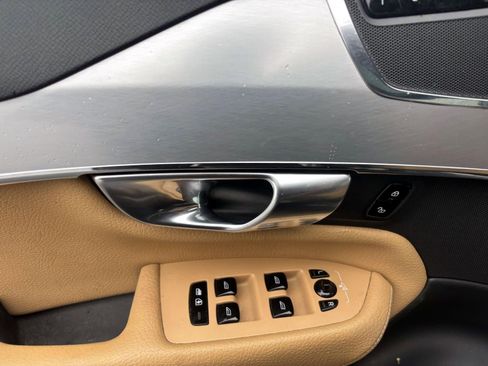 Used 2018 Volvo XC90 T5 Momentum w/ Convenience Package image 13