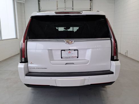 Used 2016 Cadillac Escalade ESV Luxury image 6