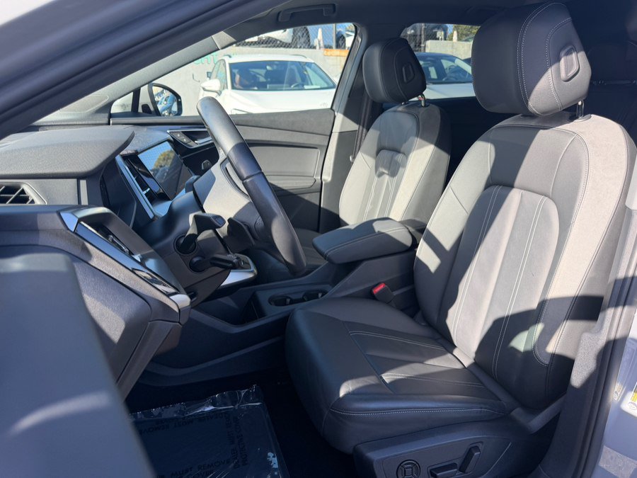 Used 2024 Audi Q4 e-tron Premium Plus w/ Premium Plus AWD/4WD image 17