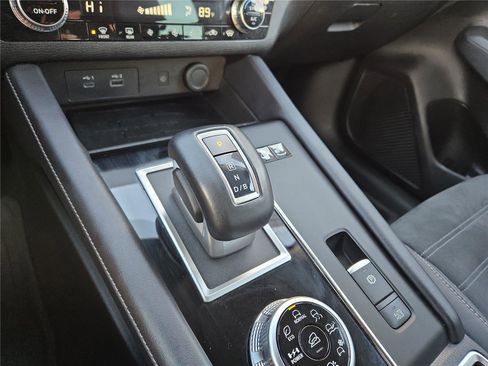 Used 2023 Mitsubishi Outlander SE image 10