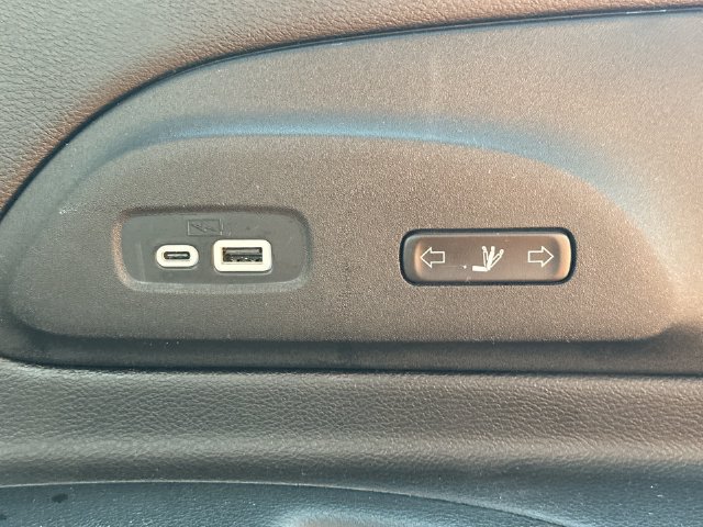 Used 2024 Chrysler Pacifica Pinnacle AWD/4WD image 60