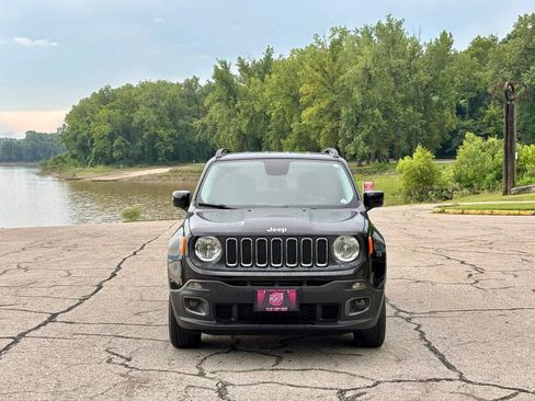 Used 2017 Jeep Renegade Latitude w/ Cold Weather Group AWD/4WD image 2