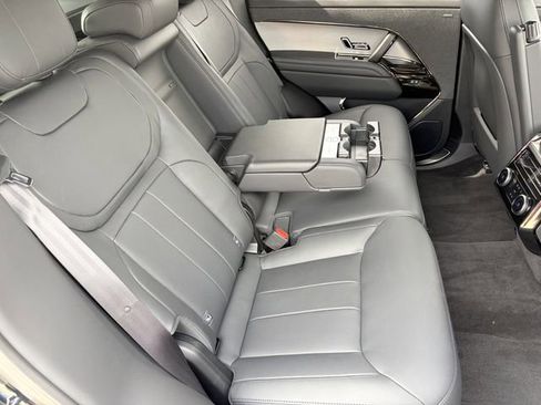 Used 2025 Land Rover Range Rover Sport SE image 21