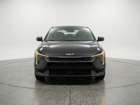Used 2025 Kia K4 LXS image 2
