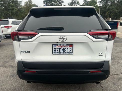 Used 2021 Toyota RAV4 LE AWD/4WD image 4