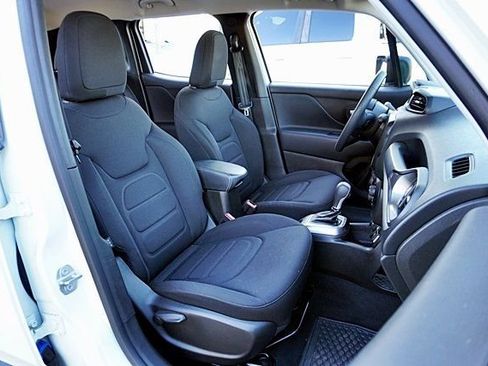 Certified 2022 Jeep Renegade Latitude image 12