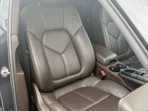 Used 2021 Porsche Macan S image 15