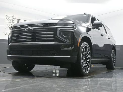 New 2026 Chevrolet Suburban High Country image 4