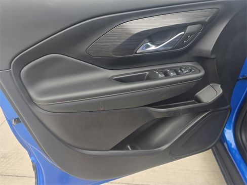 Used 2024 GMC Terrain SLE w/ Driver Convenience Package image 21