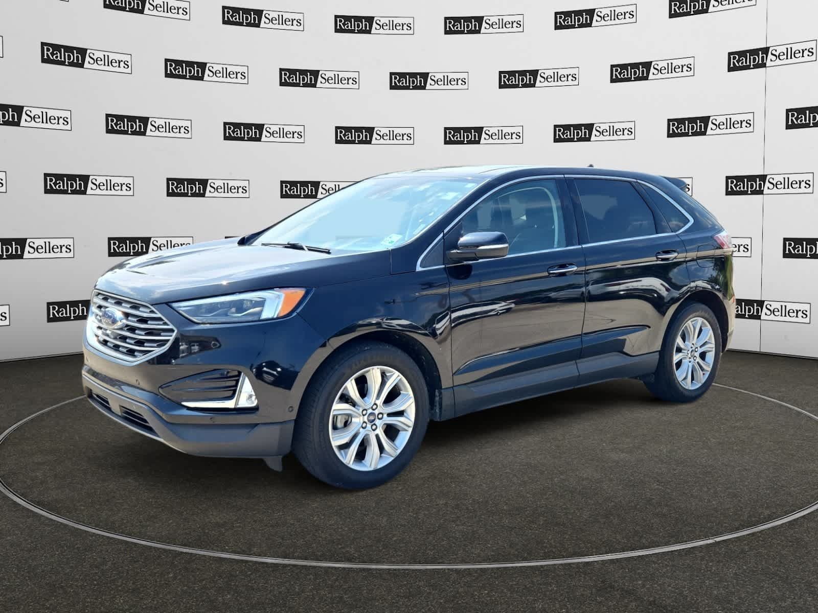 Used 2020 Ford Edge Titanium w/ Equipment Group 301A FWD image 2