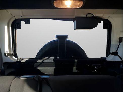 Used 2018 Jeep Wrangler Unlimited Sahara image 25