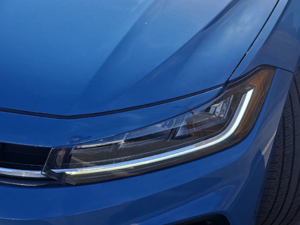 Used 2025 Volkswagen Jetta Sport FWD image 33