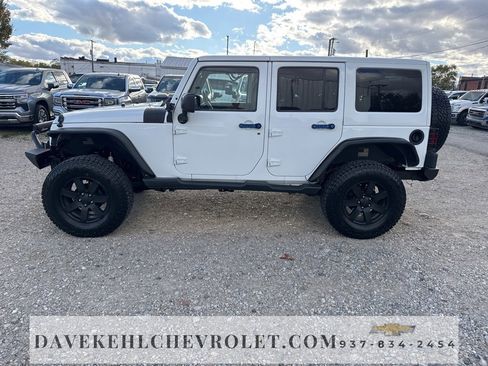 Used 2015 Jeep Wrangler Unlimited Sahara w/ Connectivity Group image 2