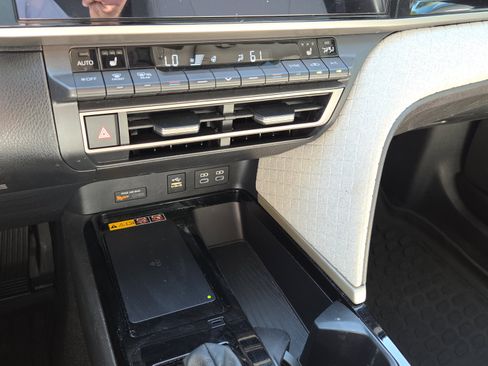 Certified 2025 Toyota Camry XLE image 25