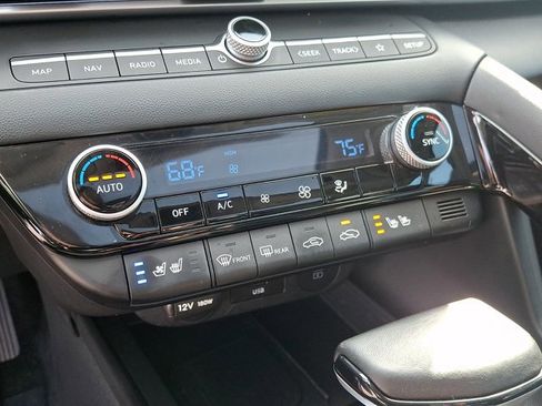 Used 2024 Hyundai Elantra Limited image 16