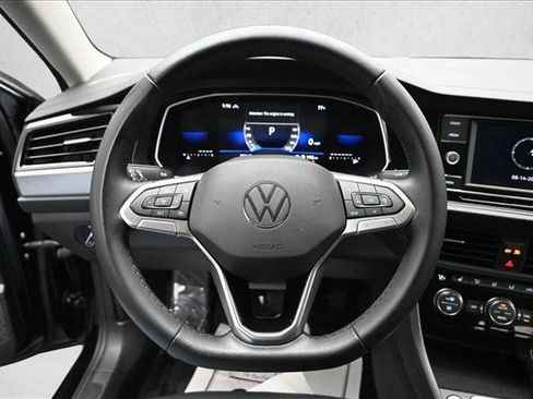Used 2024 Volkswagen Jetta SE FWD image 14